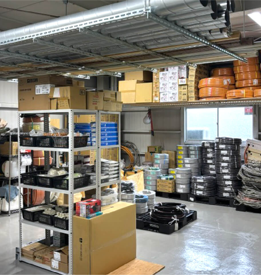 あま電工の倉庫内部